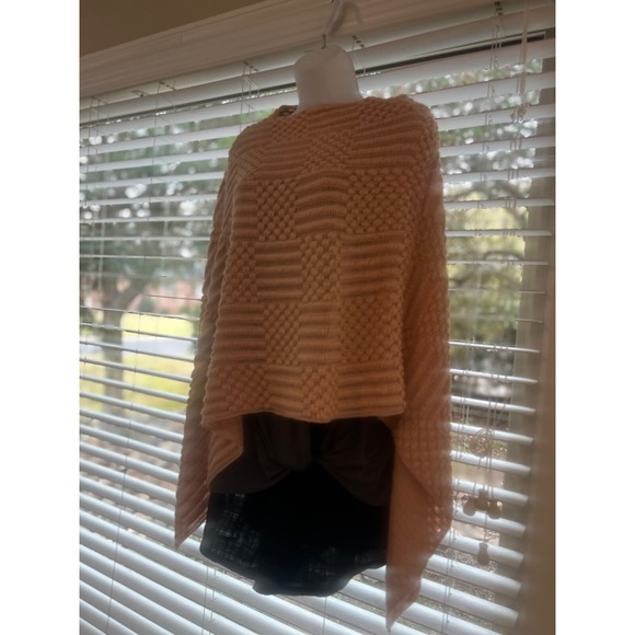 Chico's pink poncho cape. Food condition, smoke free home. Material is knit - Picture 3 of 9